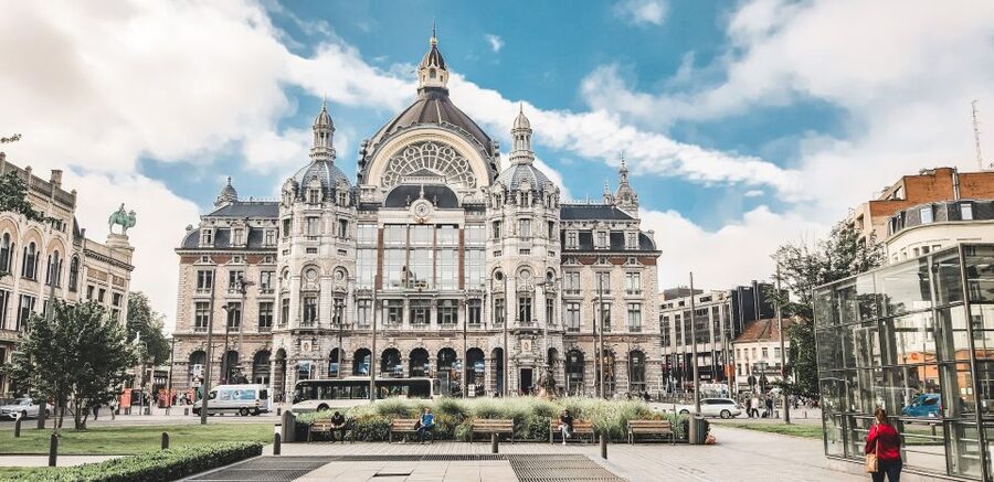 From Brussels: Guided Antwerp City Tour - How the guides shape the experience