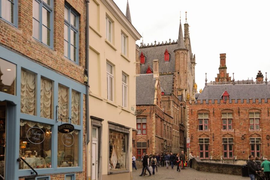 From Paris: Bruges Guided Tour with Hotel Pickup - Key points to know before booking