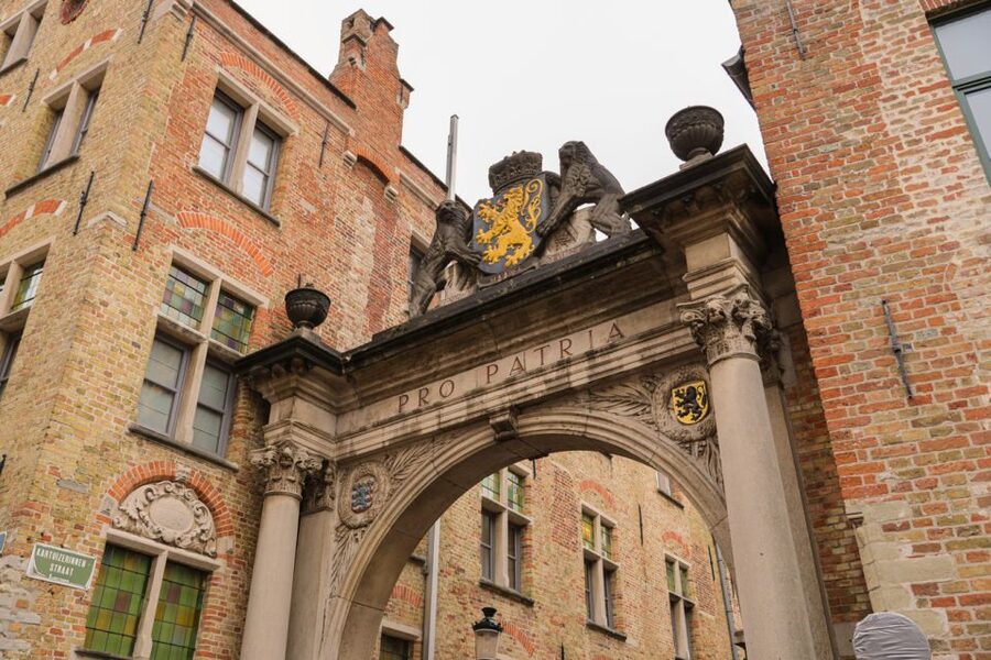 From Paris: Bruges Guided Tour with Hotel Pickup - First look at Bruges’ medieval center