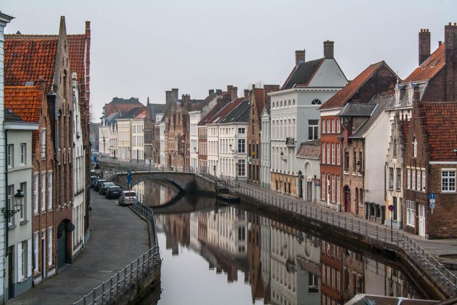 From Paris: Day Trip to the Enchanting Brussels and Bruges - Brussels in three hours: grand squares and small surprises