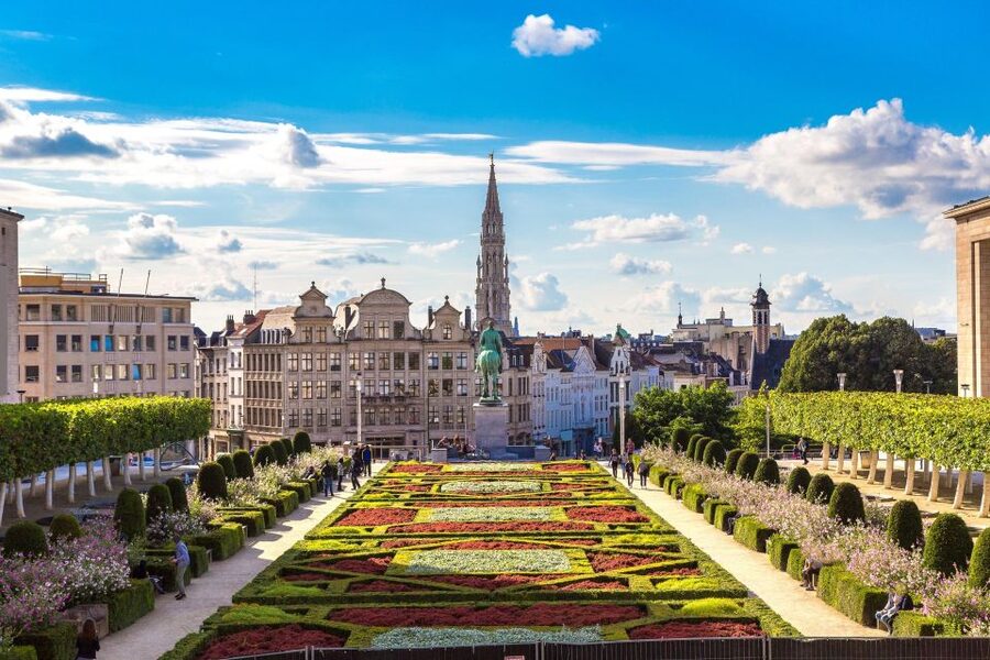From Paris: Day Trip to the Enchanting Brussels and Bruges - The ride to Bruges and the change of mood