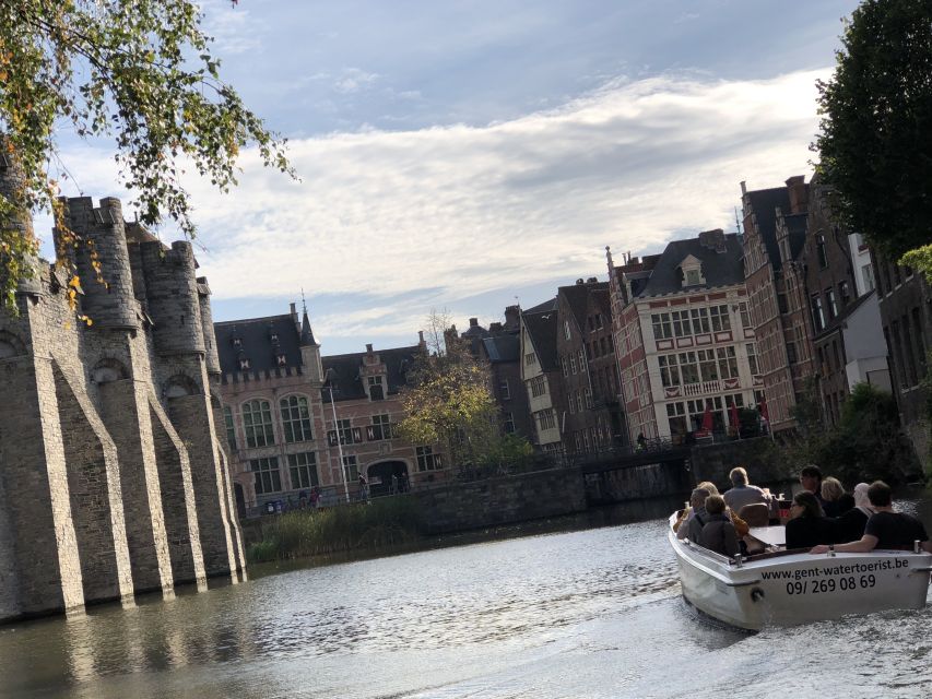Ghent: 40-Minute Historical Boat Tour of City Center - Blauwe vogels and Ghent’s changing visual character