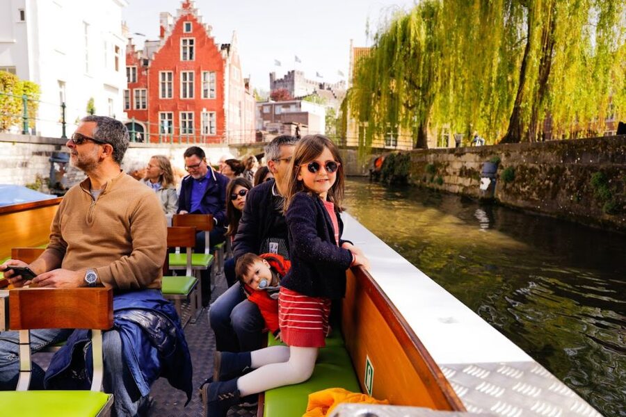 Ghent: 50-Minute Medieval Center Guided Boat Trip - Rain, cold, and choosing the right season