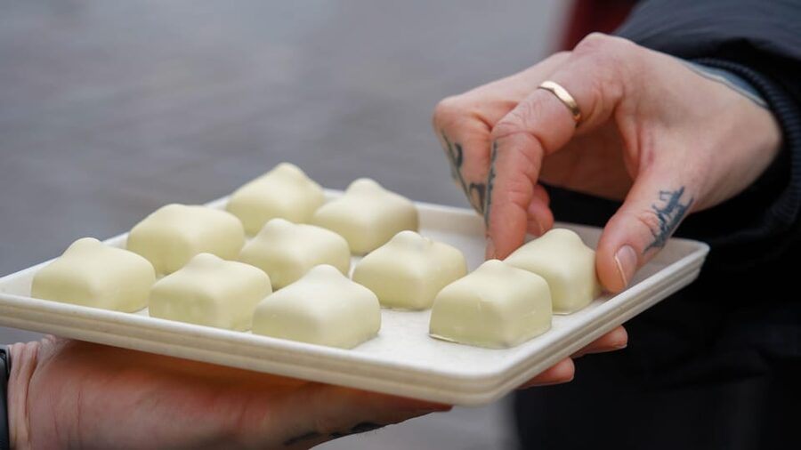 Ghent: Belgian Chocolate Walking Tour with Tastings - Ghent history between the sweet stops