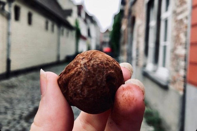 Ghent: Famous Belgian Chocolate Walking Tour with Tastings - Brownies and a walk along Kraanlei