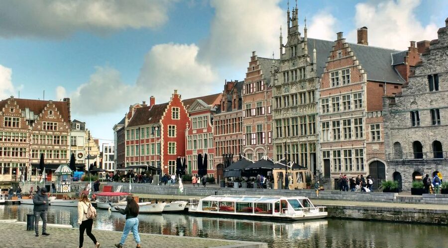 Ghent: Guided City Tour with Food Tastings - Who should book this experience?