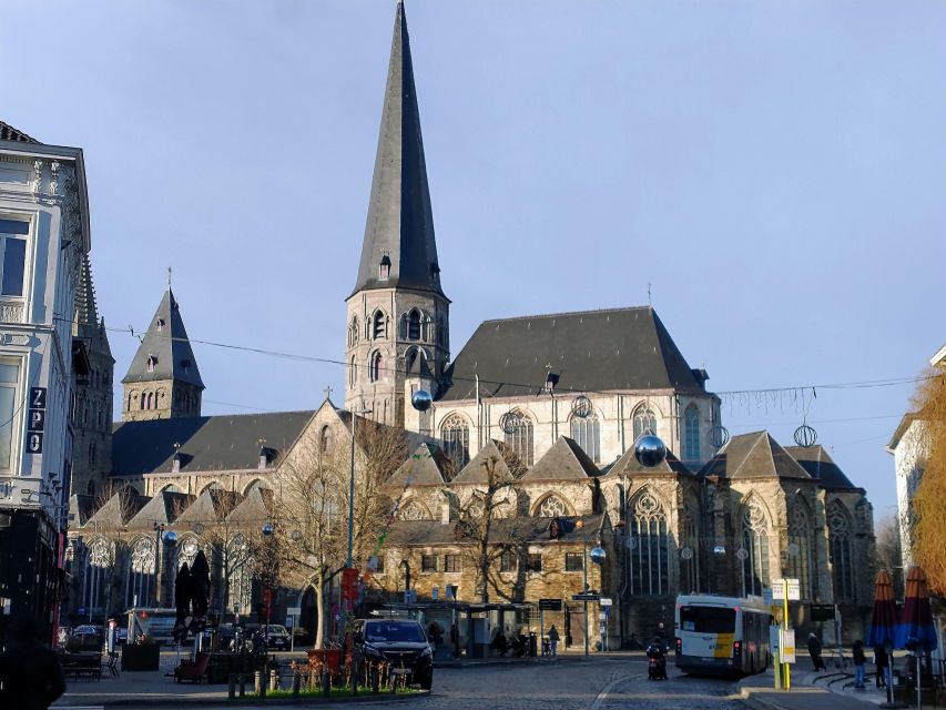 Ghent: Guided City Tour with Food Tastings - What the guide adds to the experience