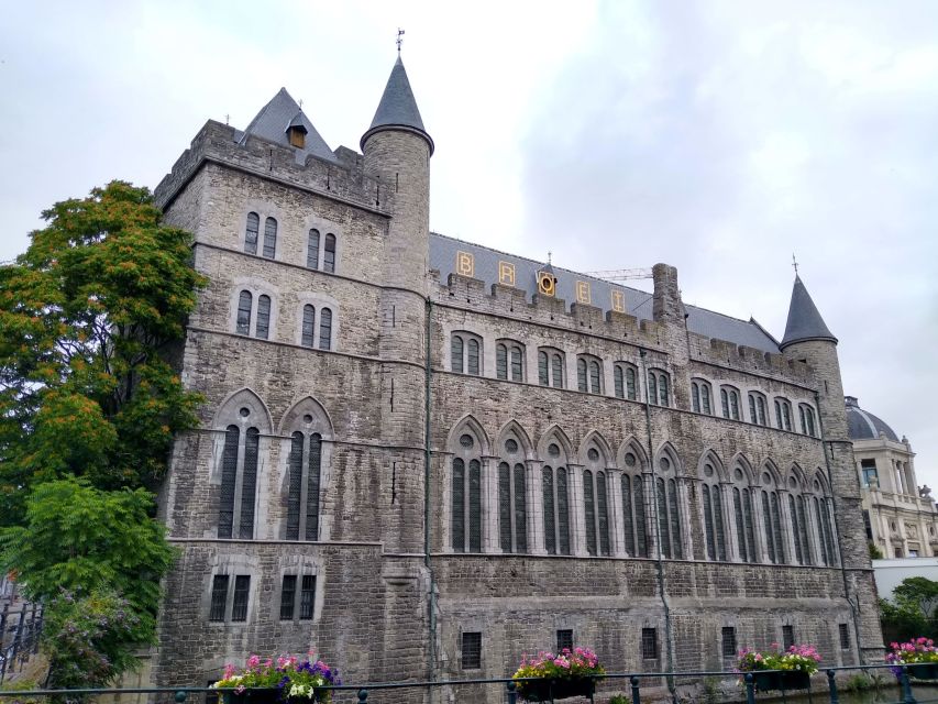 Ghent: Private Tour in Historical Center - Guides, languages, and the pace of the walk