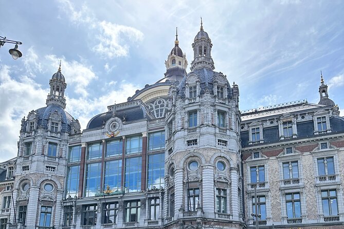 Guided E-kickscooter tour: The big five of Antwerp - South Park and the final ride back