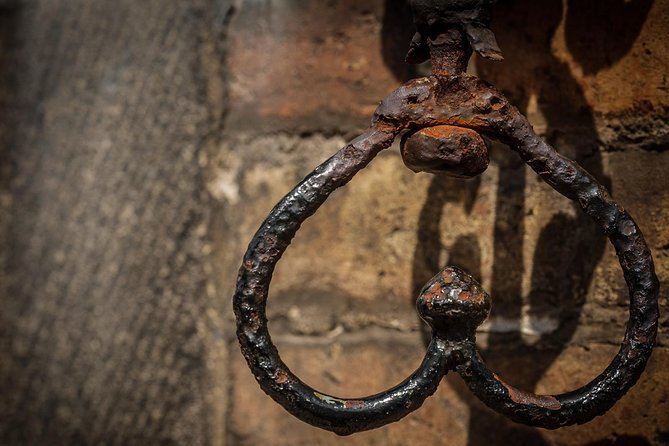 "Hidden Brugge" Photo Tour - 2hr open city tour & workshop - Religious architecture and the search for one strong frame