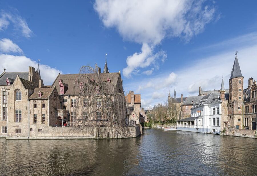 Historical walk in Bruges with local guide. Praline included - Meeting beneath the Belfry on the Markt