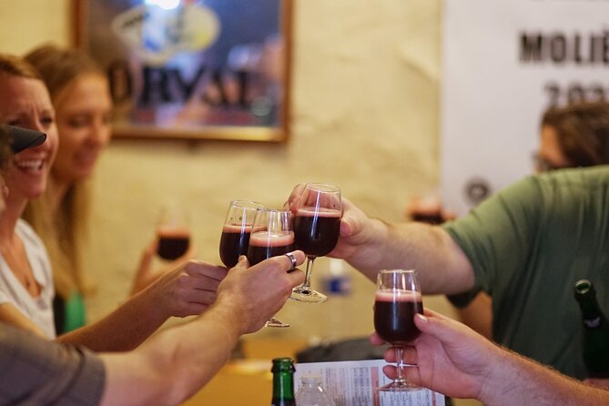 Hungry Mary's Famous Beer and Chocolate Tour in Brussels - Manneken Pis and the stories behind the small statue