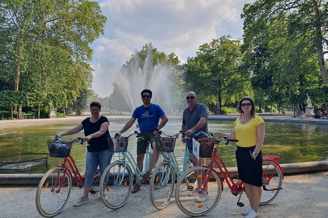 Lively Brussels Highlights Bike tour DUTCH - Sablon: antiques, art, and chocolate