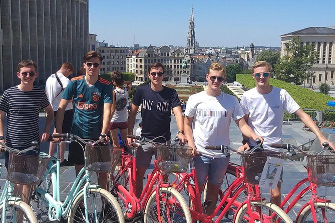 Lively Brussels Highlights Bike tour DUTCH - Manneken Pis and the first Belgian snack