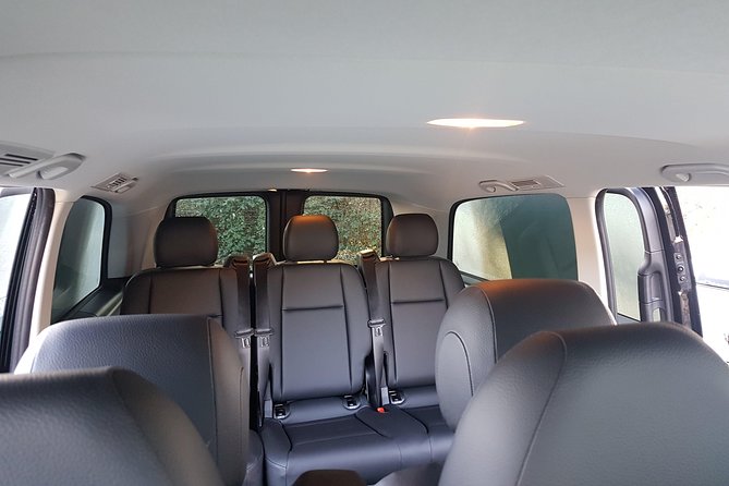 Luxury Minivan from Brussels airport to the city of Brussels - Finding the driver at CAFE JAVA