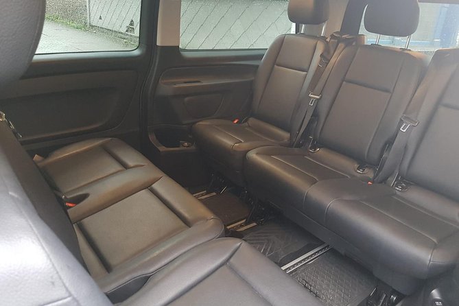 Luxury Minivan from Brussels airport to the city of Brussels - Comfort features, with a realistic reading of luxury