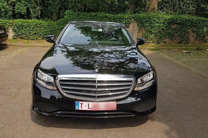 Luxury vehicle from Brussels airport to the city of Brussels - A calm first step after landing at Brussels Airport