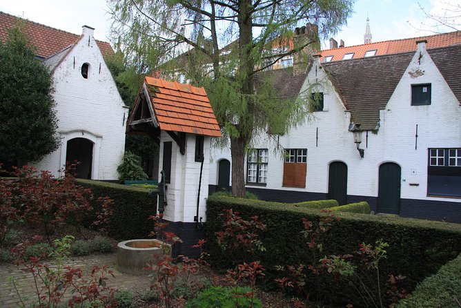 Photo Tour "Jan van Eyck" - Rosary Quay is the classic Bruges photograph