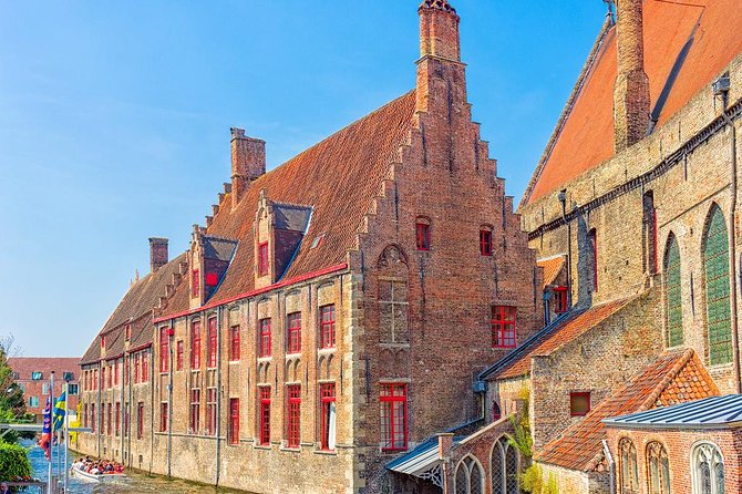 Private 3-hour walking tour of Bruges with official tour guide - Old foundations and details below street level
