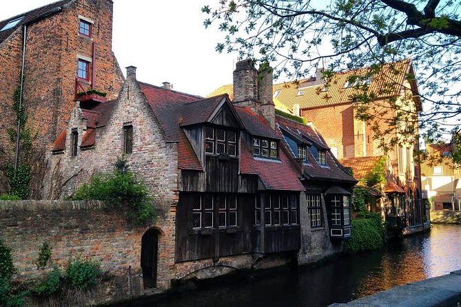 Private Arrival Transfer from Brussels Airport to Bruges with Business car - What the timing means for your Bruges plans