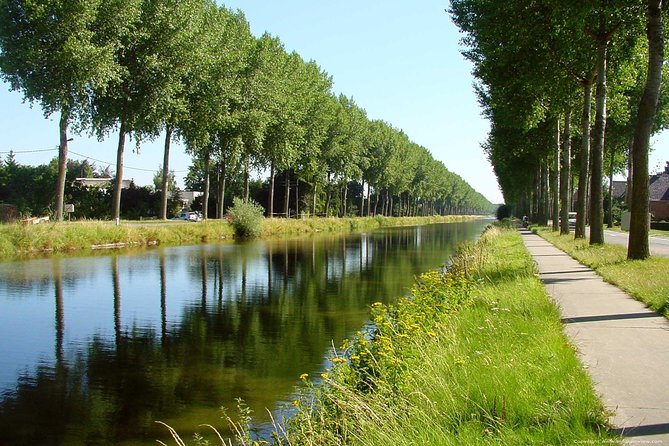 Private Bruges Countryside Cycling Tour to Damme with Guided Walk - A drink on Damme’s square
