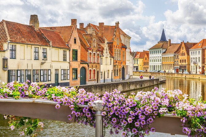 Private Bruges’ Iconic Sites and Chocolate Tasting Tour - A fast introduction to Bruges from Market Square