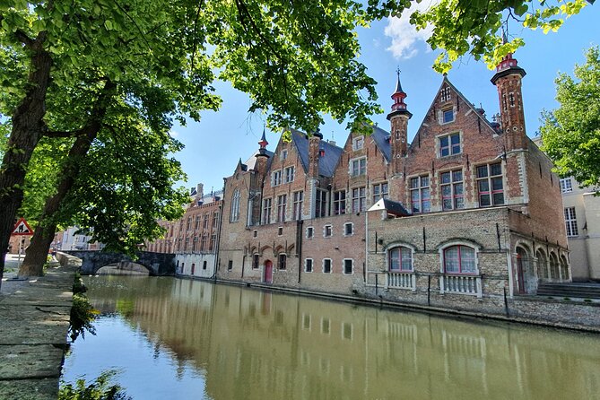 Private tour: From your hotel + see the Madonna of Michelangelo - The Gruuthuse family and Bruges’ beer economy