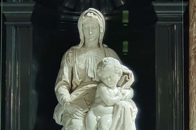 Private tour: From your hotel + see the Madonna of Michelangelo - Romanesque stone and the Holy Blood relic