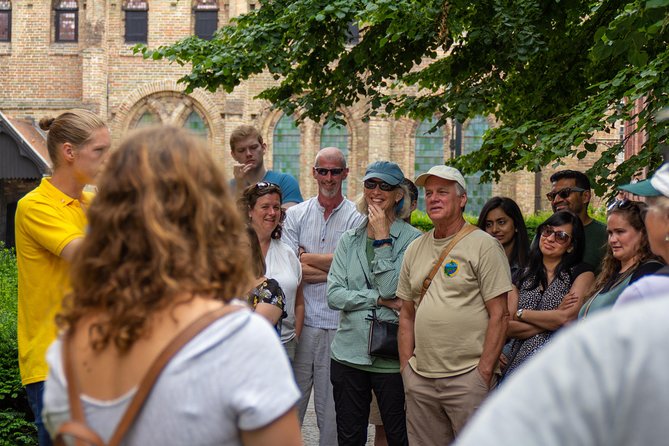THE Storytelling Tour of Bruges | First Day Must | History & Tips - Meeting the yellow umbrella at the Belfry