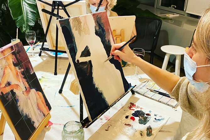 Wine and Painting Workshop Experience in Brussels - Painting in Maricela Del Rio’s Brussels atelier